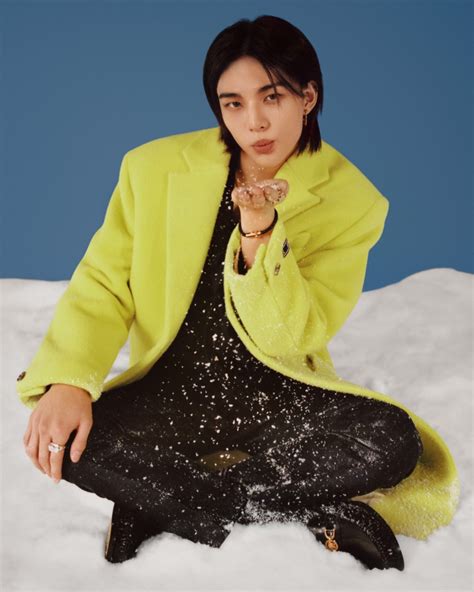 hyunjin versace holiday